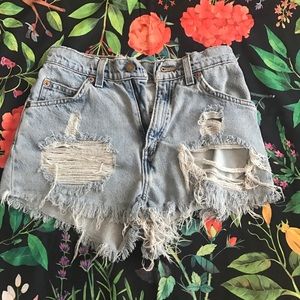 Levi distressed shorts